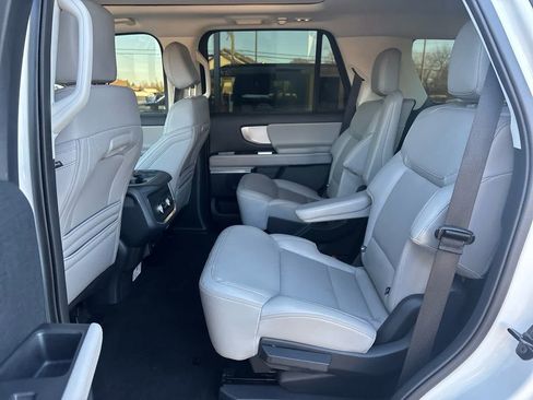 Used 2025 Ford Expedition Active image 21