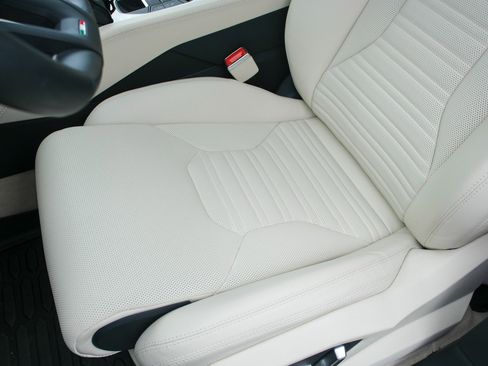 Used 2025 Lamborghini Urus SE image 16