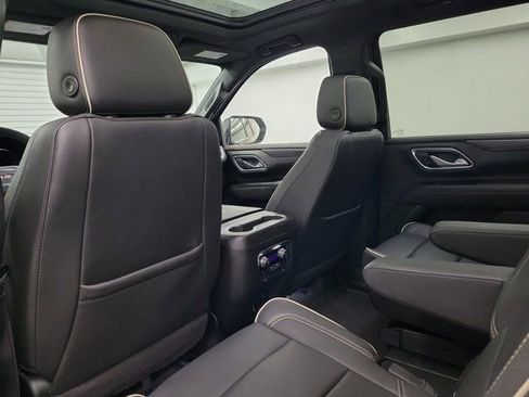 Used 2022 GMC Yukon XL SLT w/ SLT Premium Package AWD/4WD image 13