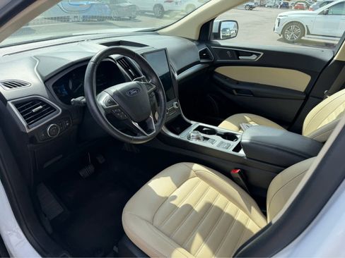 Used 2022 Ford Edge SEL w/ Convenience Package image 3