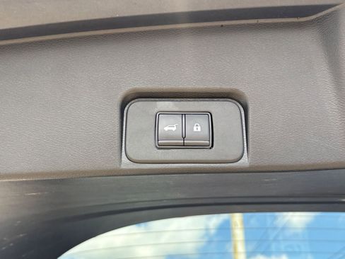 Used 2025 Nissan Rogue SV FWD image 23
