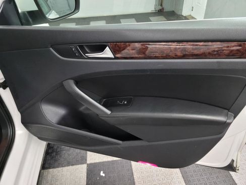 Used 2013 Volkswagen Passat 2.5 SEL Premium image 29