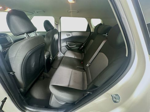 Used 2025 Kia Soul LX w/ LX Technology Package FWD image 28