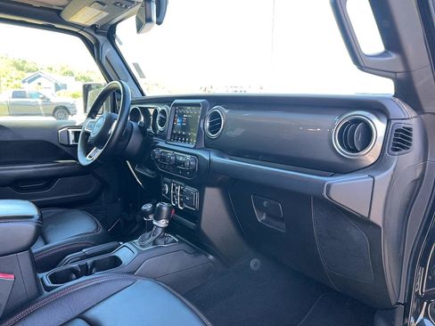 Used 2019 Jeep Wrangler Unlimited Sahara w/ Uconnect 4C Nav & Sound Group AWD/4WD image 21