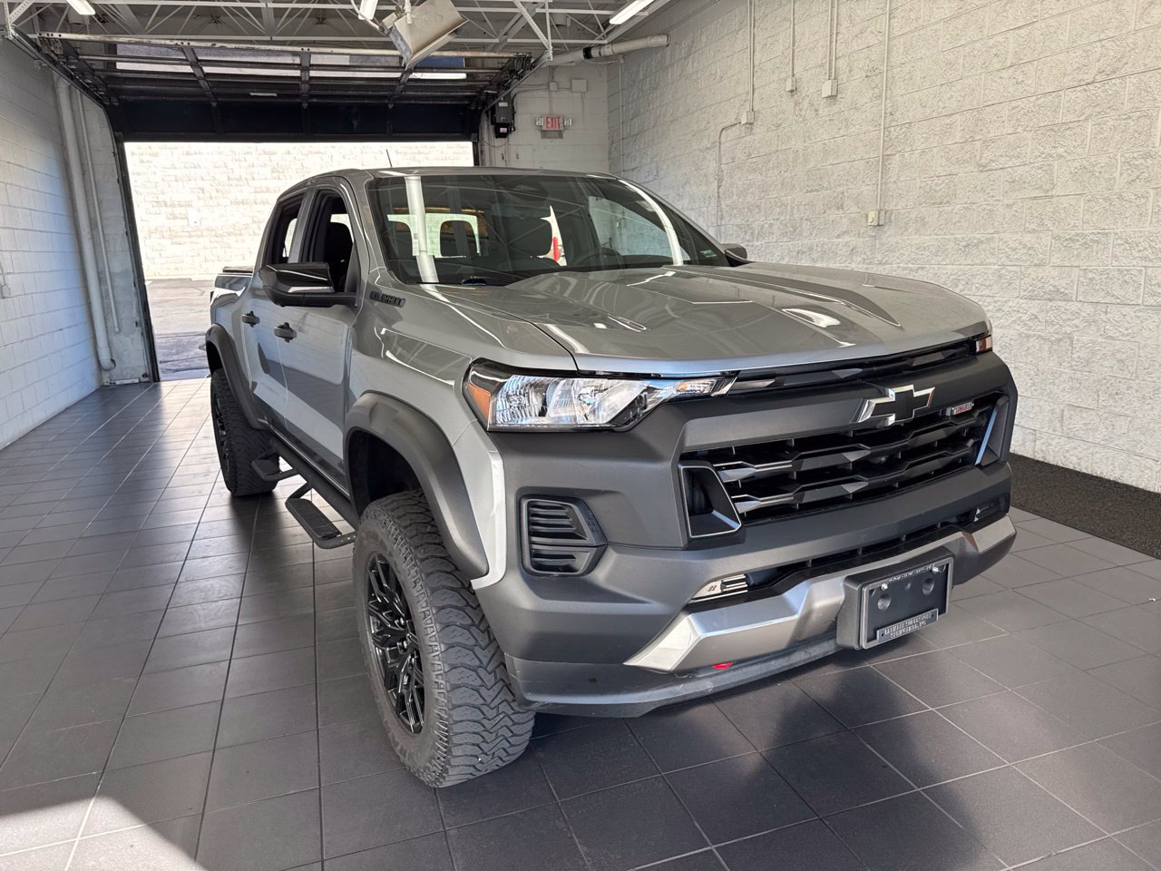 Used 2024 Chevrolet Colorado Trail Boss w/ Technology Package AWD/4WD image 2