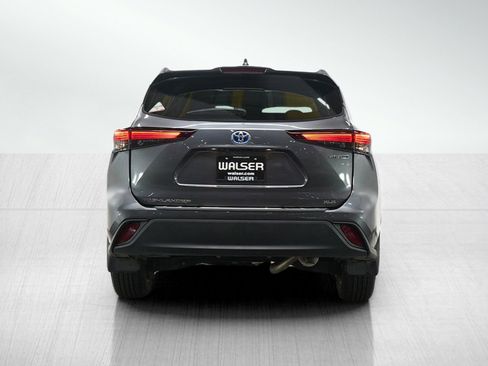 Used 2024 Toyota Highlander XLE image 4