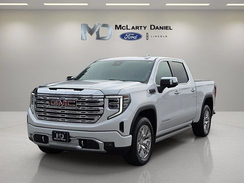 Used 2023 GMC Sierra 1500 Denali AWD/4WD image 2