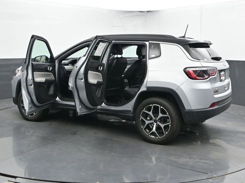 Used 2025 Jeep Compass Limited AWD/4WD image 57