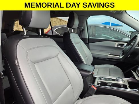 Used 2021 Ford Explorer XLT w/ Equipment Group 202A AWD/4WD image 17