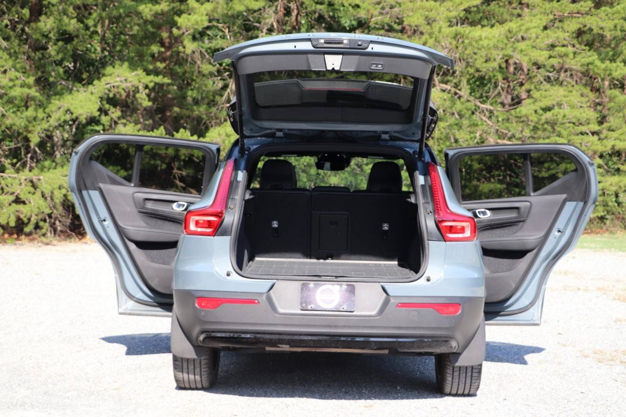 Used 2022 Volvo XC40 T5 R-Design w/ Advanced Package AWD/4WD image 6