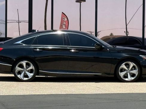 Used 2018 Honda Accord Touring image 14