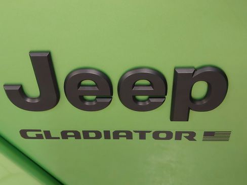 Used 2025 Jeep Gladiator Sport AWD/4WD image 17