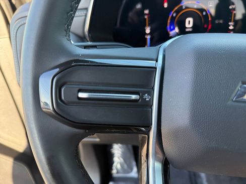 Used 2023 Chevrolet Colorado LT image 22