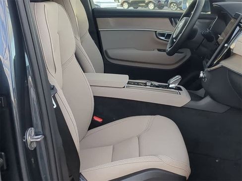 New 2026 Volvo XC90 B6 Plus w/ Protection Package Premier image 22