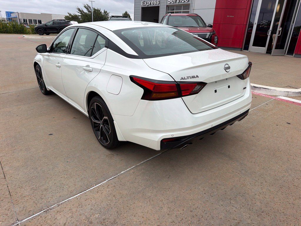 Used 2025 Nissan Altima 2.5 SR AWD/4WD image 3