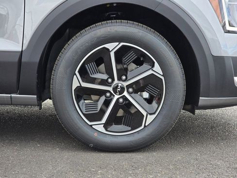 New 2026 Kia Niro LX FWD image 9