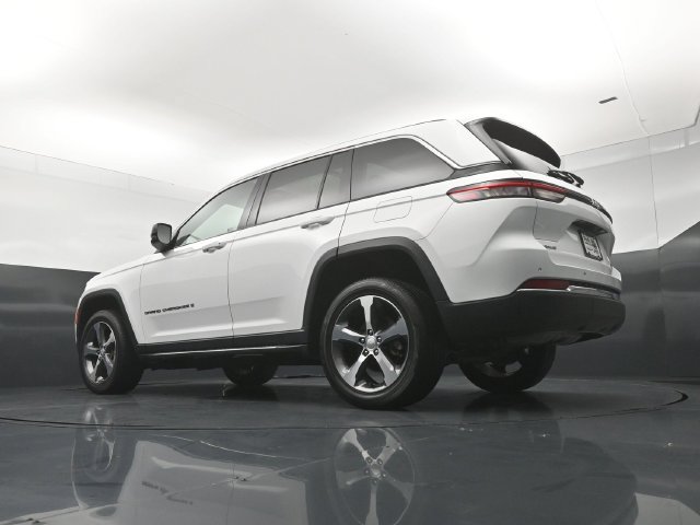Used 2023 Jeep Grand Cherokee Limited AWD/4WD image 22
