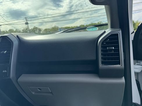 Used 2018 Ford F150 XLT w/ Equipment Group 302A Luxury AWD/4WD image 15