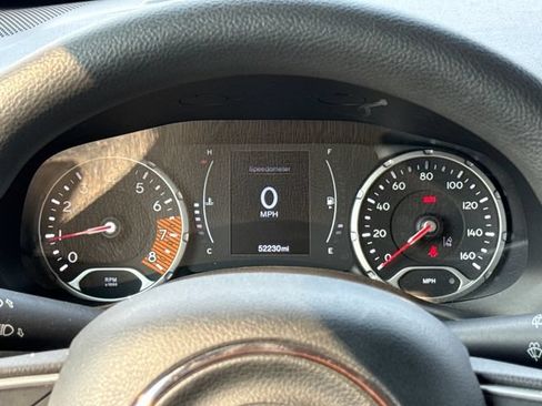 Used 2023 Jeep Renegade Latitude AWD/4WD image 13