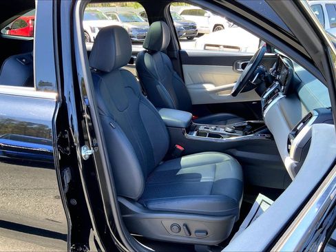 Used 2023 Kia Sorento SX Prestige w/ Panoramic Sunroof Package image 9