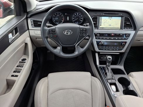 Used 2016 Hyundai Sonata Sport w/ Option Group 03 FWD image 11