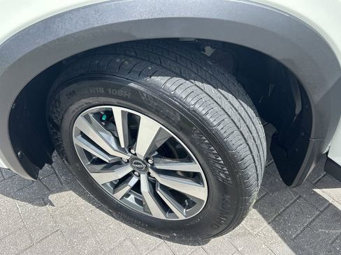 Used 2024 Nissan Pathfinder SL image 32