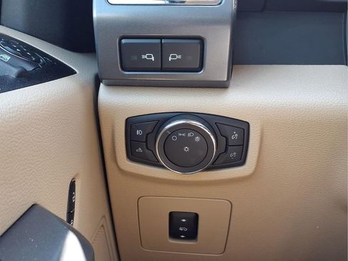 Used 2017 Ford F150 XLT w/ Equipment Group 302A Luxury AWD/4WD image 11