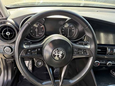 Used 2017 Alfa Romeo Giulia RWD image 16