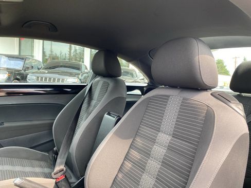 Used 2014 Volkswagen Beetle R-Line image 34