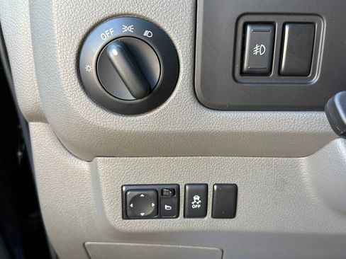 Used 2017 Nissan NV 3500 SL image 16