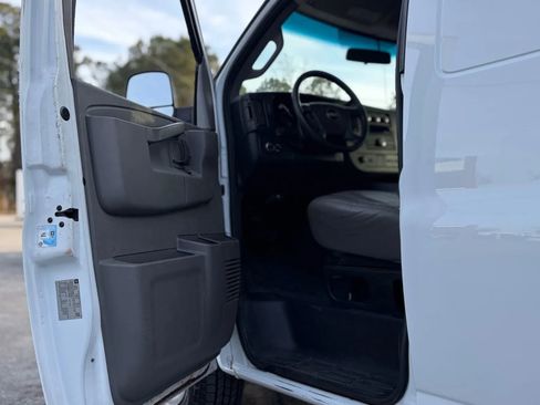 Used 2018 GMC Savana 2500 Extended w/ Enhanced Convenience Package image 11