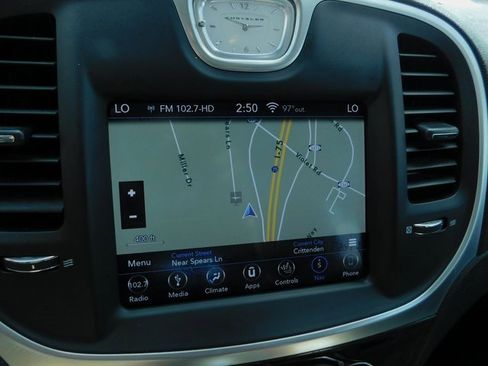 Used 2019 Chrysler 300 Limited w/ Safetytec Plus Group image 32