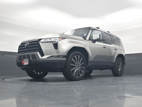 Used 2024 Lexus GX 550 w/ Accessory Package (2T) image 19