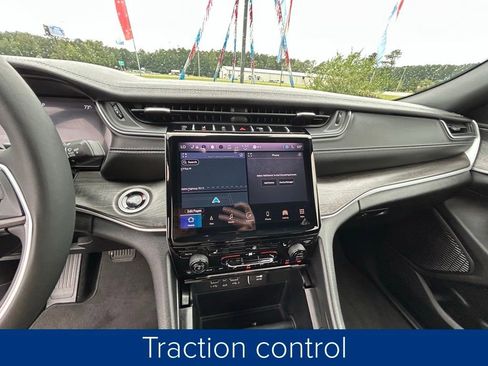 Used 2024 Jeep Grand Cherokee Limited image 34