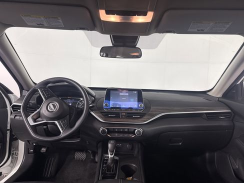 Used 2025 Nissan Altima 2.5 SV FWD image 21
