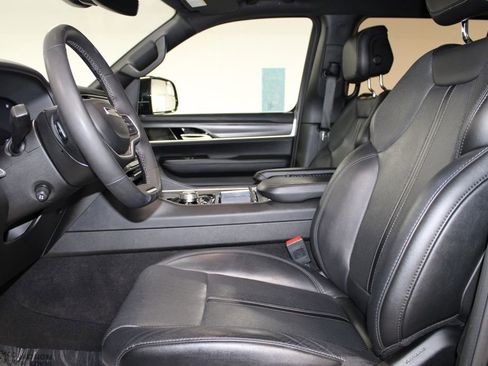 Used 2024 Jeep Wagoneer Series II AWD/4WD image 23