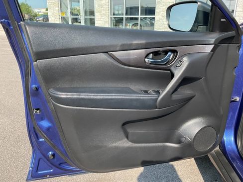 Used 2019 Nissan Rogue SV AWD/4WD image 27