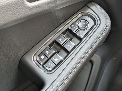 Certified 2026 Porsche Macan AWD/4WD image 27