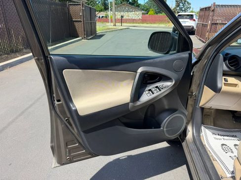 Used 2011 Toyota RAV4 4WD w/ Upgrade Value Pkg image 10
