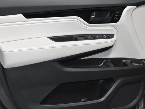 Used 2025 Honda Odyssey Touring image 4