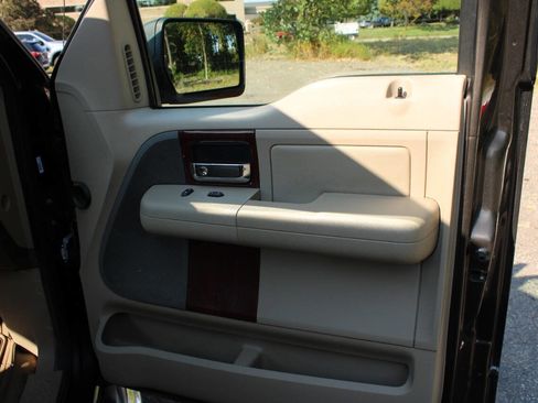 Used 2005 Ford F150 Lariat image 11