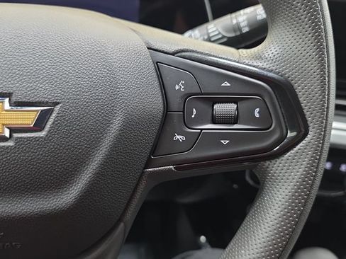 Used 2025 Chevrolet Trax LT FWD image 17