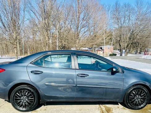 Used 2017 Toyota Corolla LE image 2