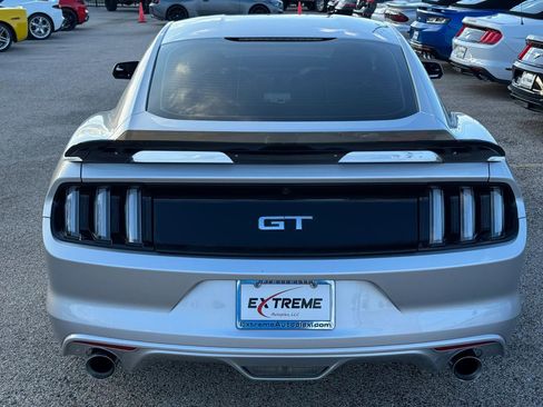 Used 2015 Ford Mustang GT RWD image 3