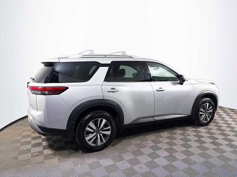 Used 2025 Nissan Pathfinder SL AWD/4WD image 2