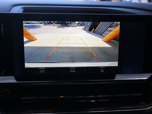 Used 2024 Chevrolet Silverado 1500 LT w/ Z71 Off-Road Package image 7