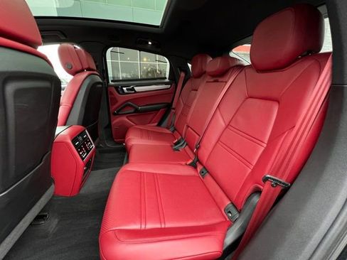 Used 2023 Porsche Cayenne Platinum Edition image 17