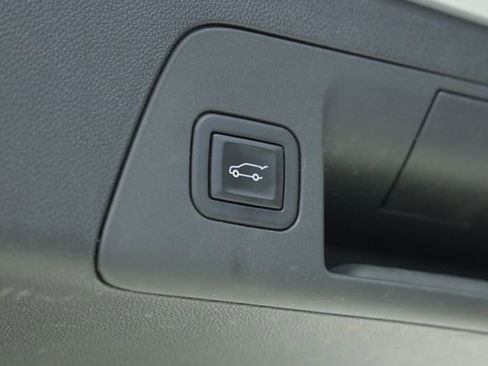 Used 2022 Buick Envision Avenir w/ Technology Package II image 42