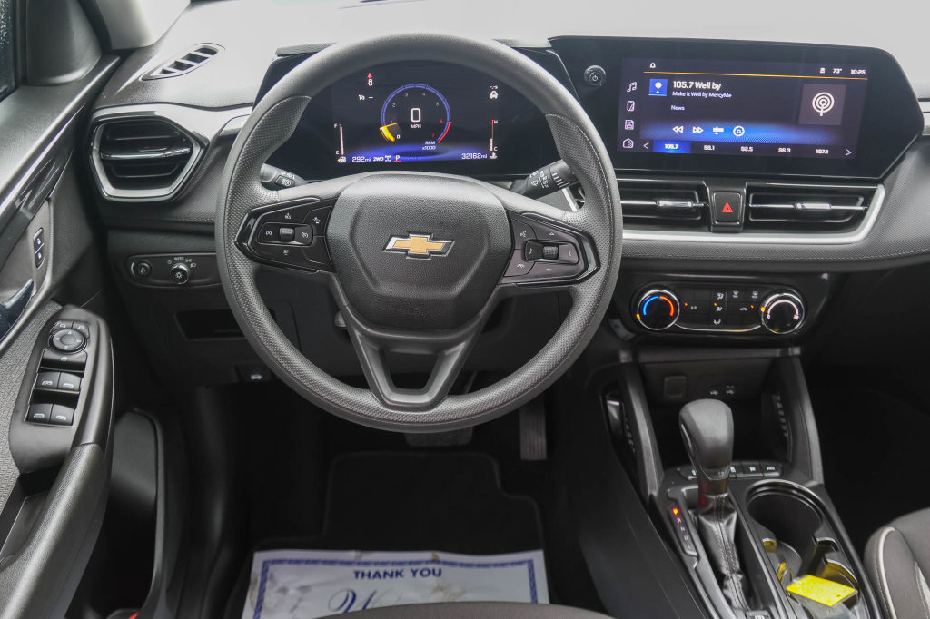 Used 2025 Chevrolet TrailBlazer LT AWD/4WD image 17