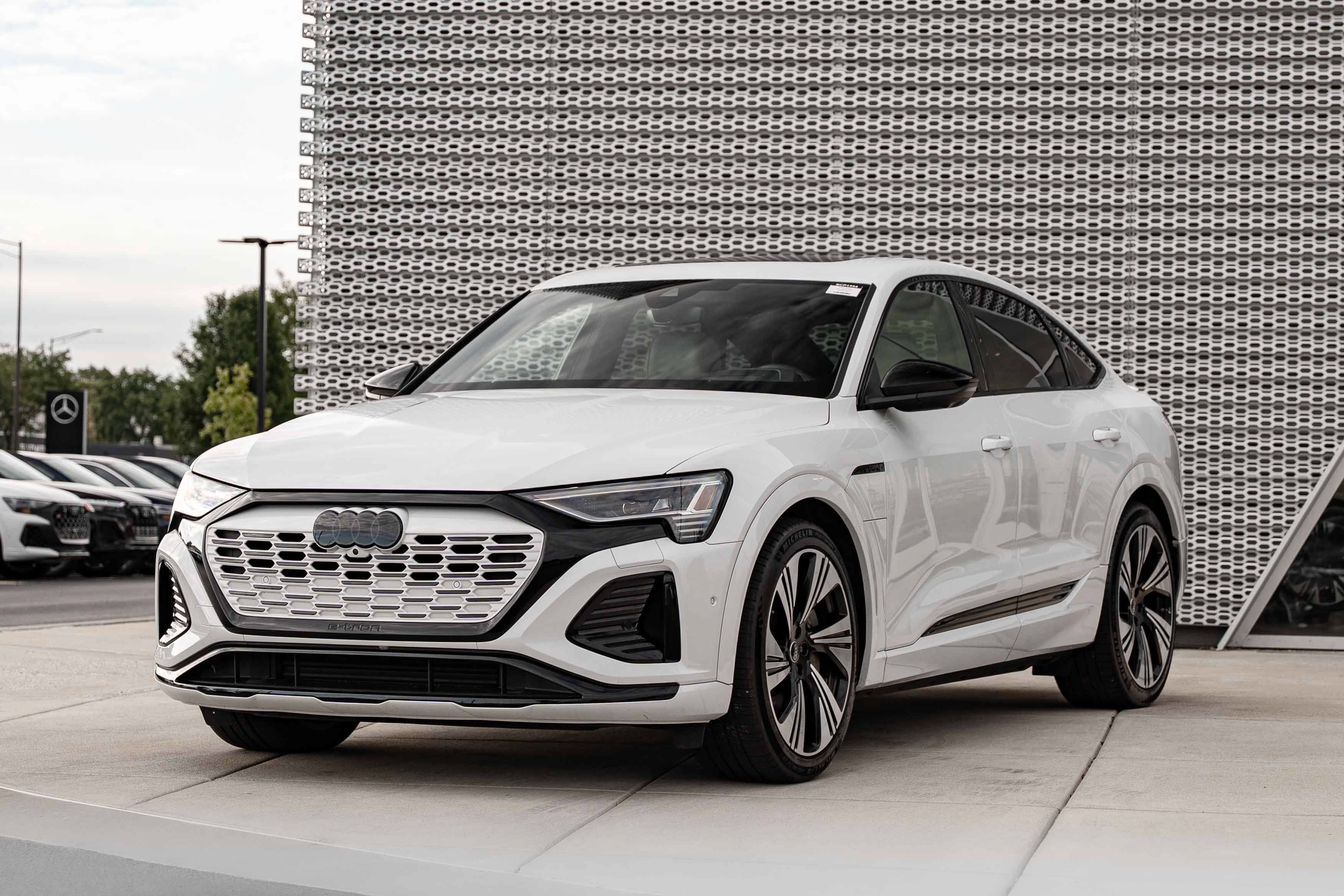 Certified 2024 Audi Q8 e-tron Prestige w/ Prestige Package AWD/4WD image 7